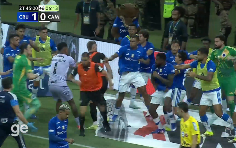 Batalla campal entre Cruzeiro y Atlético Mineiro. Captura de pantalla.
