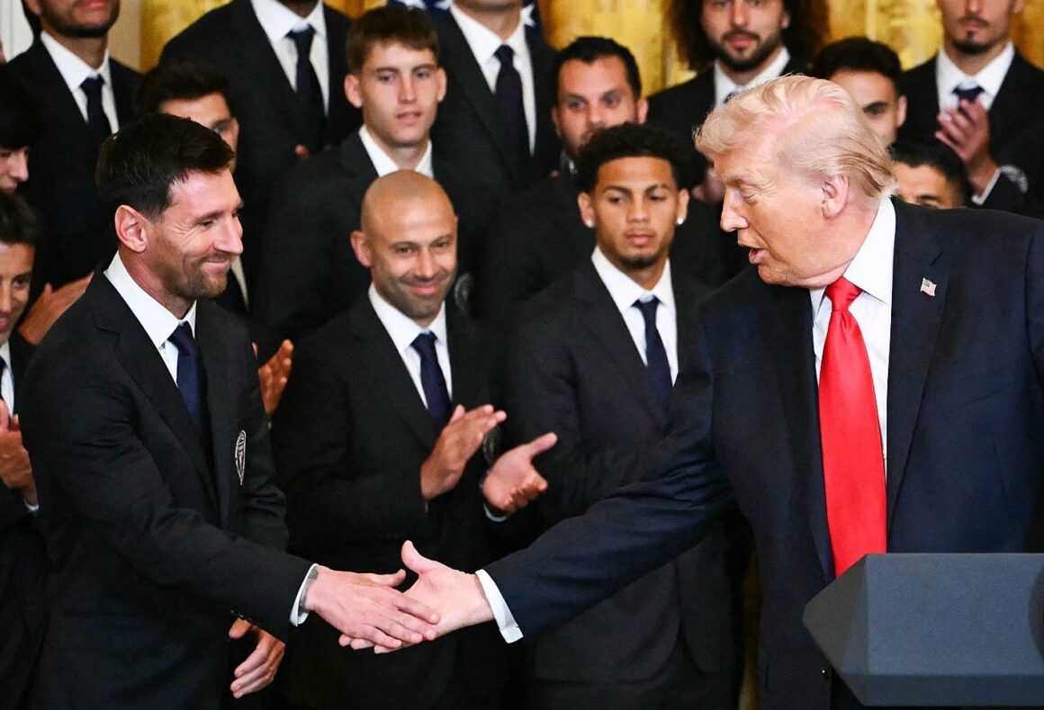 Lionel Messi y el Inter Miami se reunieron con Donald Trump, en un reconocimiento por haber sido los campeones de la MLS Cup 2025. @FabrizioRomano