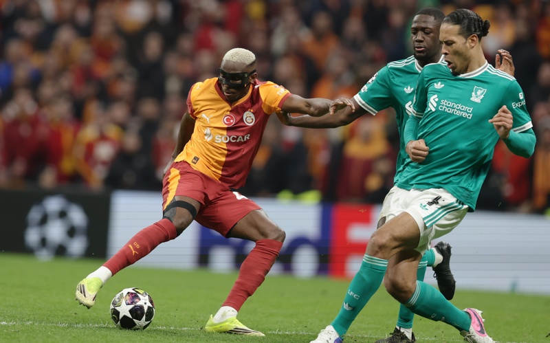 Galatasaray se lleva la ventaja para la vuelta en Anfield