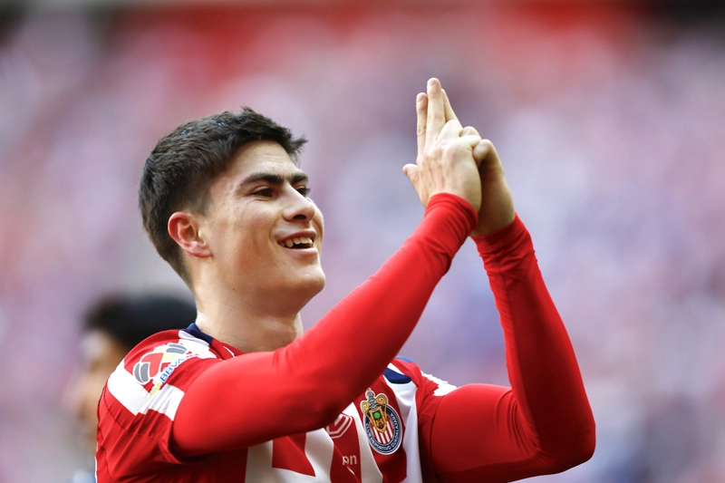 GUADALAJARA (MÉXICO), 14/03/2026.- Armando González de Chivas celebra un gol este sábado, durante un partido de la Liga MX entre Guadalajara y Santos en el estadio Akron, en Guadalajara (México). EFE/ Francisco Guasco