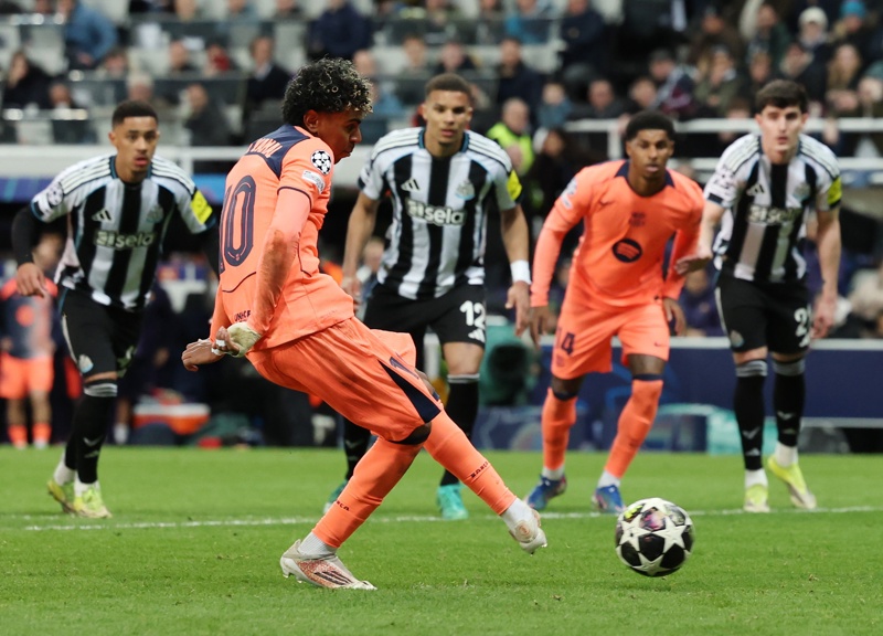 Empate agónico en St James' Park: Lamine Yamal rescata al Barcelona
