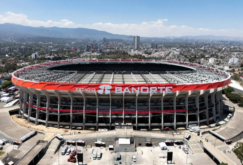 CIUDAD DE MÉXICO (MÉXICO), 27/03/2026.- Fotografía aérea del Estadio Azteca (Banorte) este viernes, en Ciudad de México (México). El Estadio Azteca, santuario del fútbol donde se hicieron campeones mundiales los míticos Pelé y Maradona, abrirá sus puertas mañana después de una remodelación capital, que ha rejuvenecido al recinto a unas semanas de cumplir 60 años. EFE/ Tomas Pérez