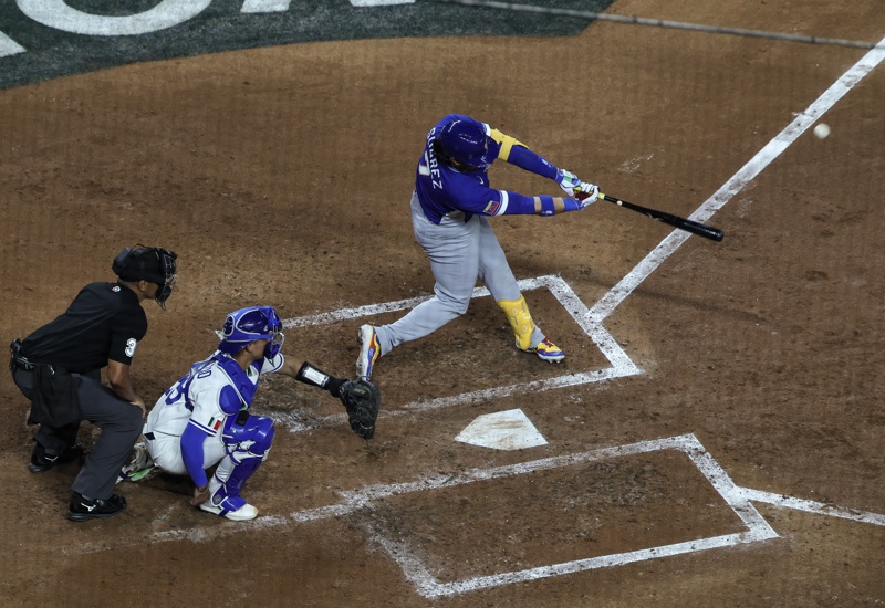Eugenio Suárez protagonista en la remontada de Venezuela vs Italia
