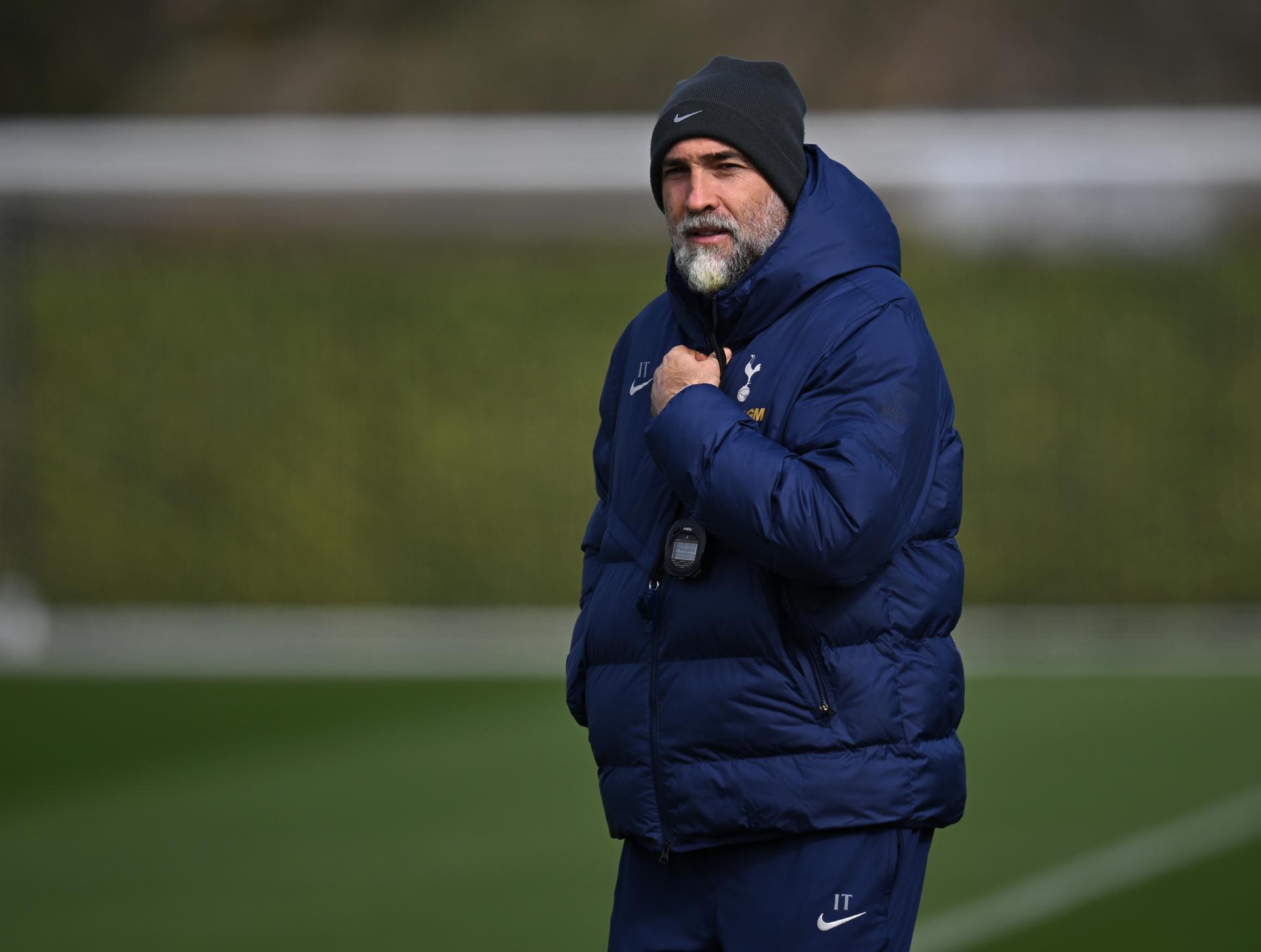 El entrenador del Tottenham Hotspur, el croata Igor Tudor, durante el entrenamiento previo al partido de vuelta de los octavos de final de la Liga de Campeones contra el Atlético de Madrid. EFE/EPA/DANIEL HAMBURY