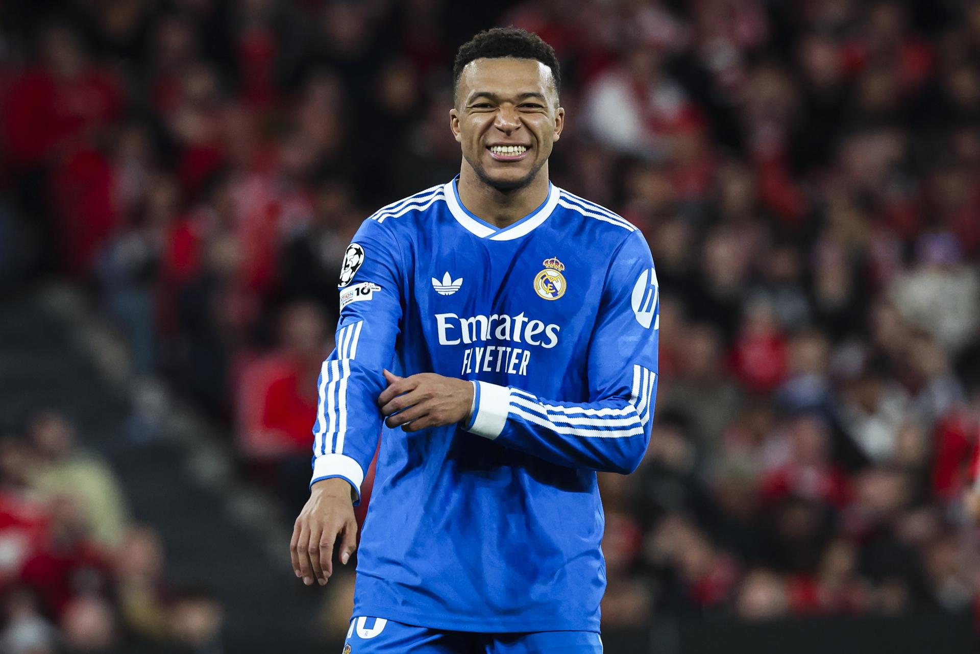 El jugador del Real Madrid Kylian Mbappé durante un partido esta temporada en foto de archivo de JOSE SENA GOULAO. EFE/EPA/