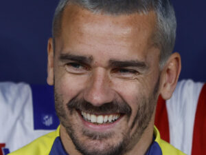 El delantero francés del Atlético de Madrid Antoine Griezmann antes del partido de la jornada 27 de Liga que disputan Atlético de Madrid y Real Sociedad en el estadio Metropolitano de Madrid. EFE/Mariscal