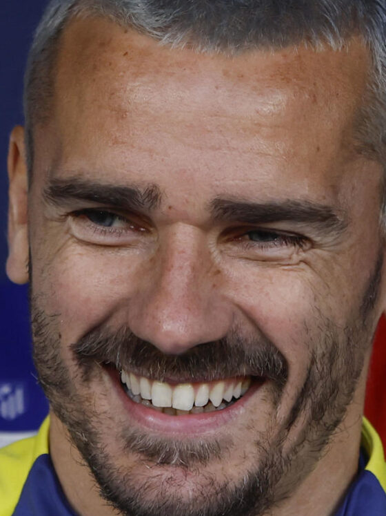 El delantero francés del Atlético de Madrid Antoine Griezmann antes del partido de la jornada 27 de Liga que disputan Atlético de Madrid y Real Sociedad en el estadio Metropolitano de Madrid. EFE/Mariscal