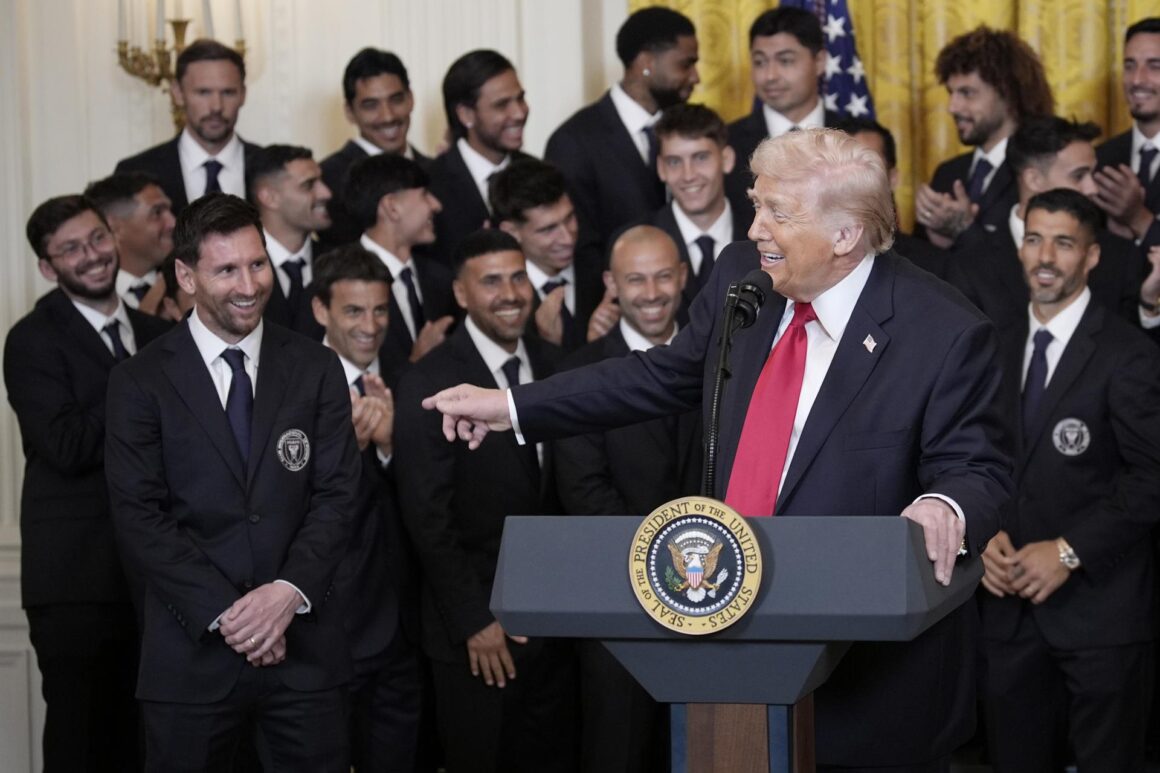 Trump le dice a Messi que su hijo es fanático suyo Trump le dice a Messi que su hijo es fanático suyo