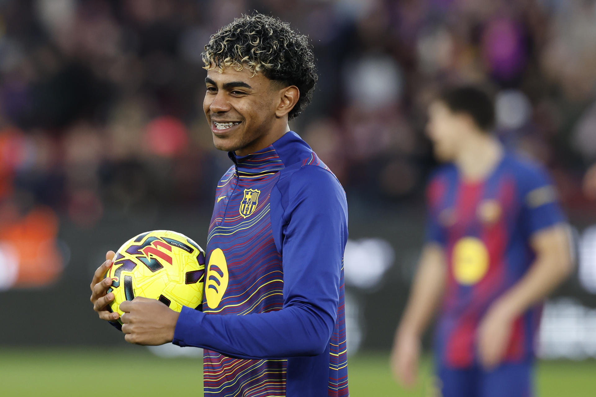 El delantero del Barcelona Lamine Yamal tras el partido de la jornada 26 de LaLiga entre el Barcelona y el Villarreal, este sábado en el estadio Spotify Camp Nou en Barcelona.-EFE/ Toni Albir