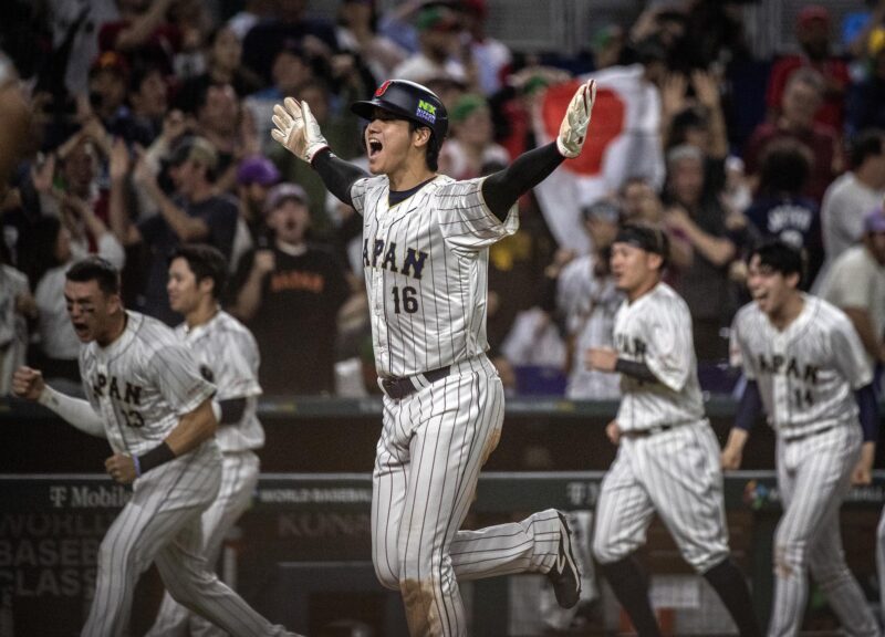 MVP del Clásico Mundial: Judge favorito, Ohtani y Harper al acecho El jugador japonés Shohei Ohtani celebra tras ganar el partido del Clásico Mundial de Béisbol 2023, en una imagen de archivo. EFE/EPA/CRISTOBAL HERRERA-ULASHKEVICH