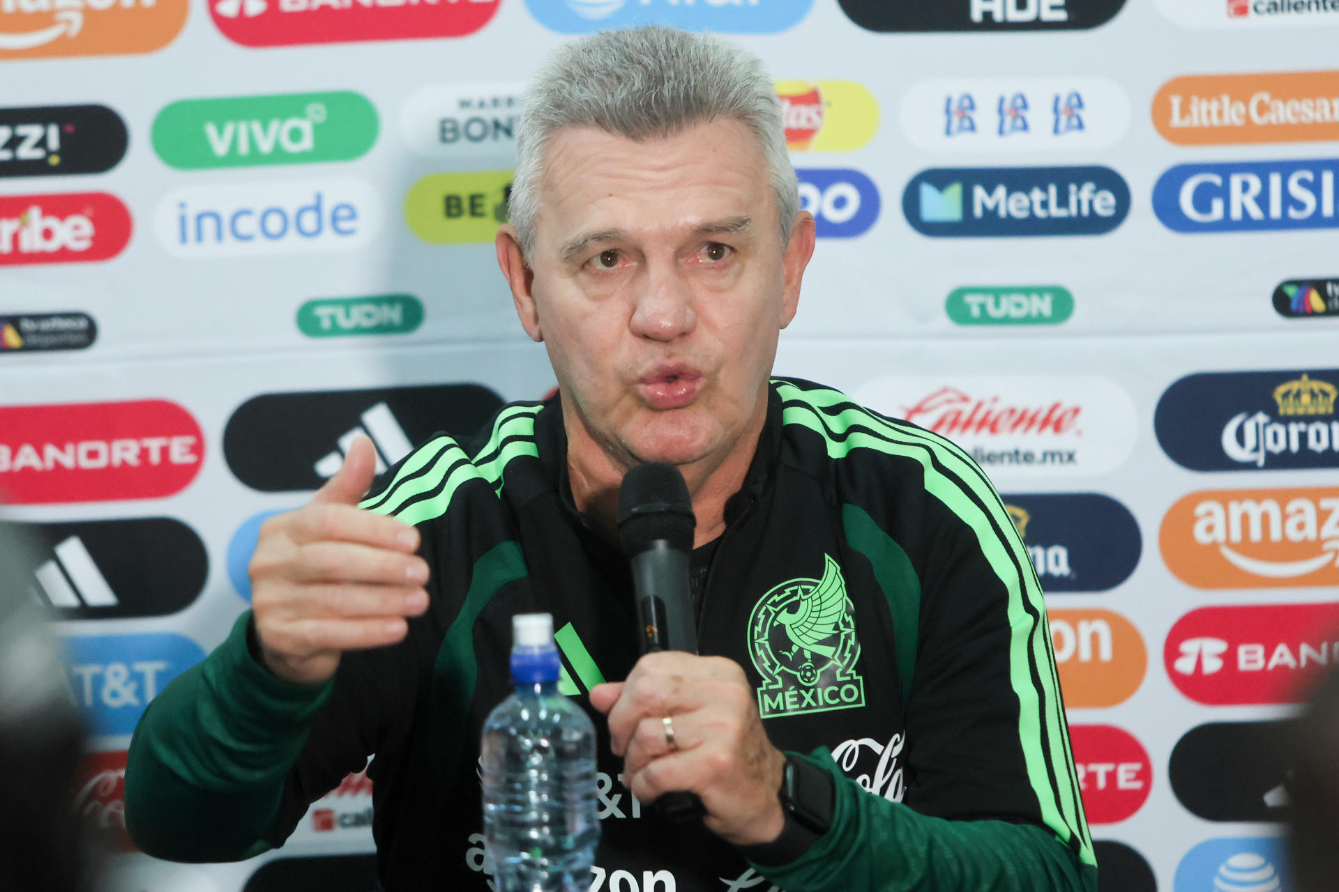 ¿Ochoa o Rangel? El dilema del arco de México para el Mundial 2026 Fotografía de archivo del seleccionador de México, Javier Aguirre. EFE/ Juan Carlos Torrejón