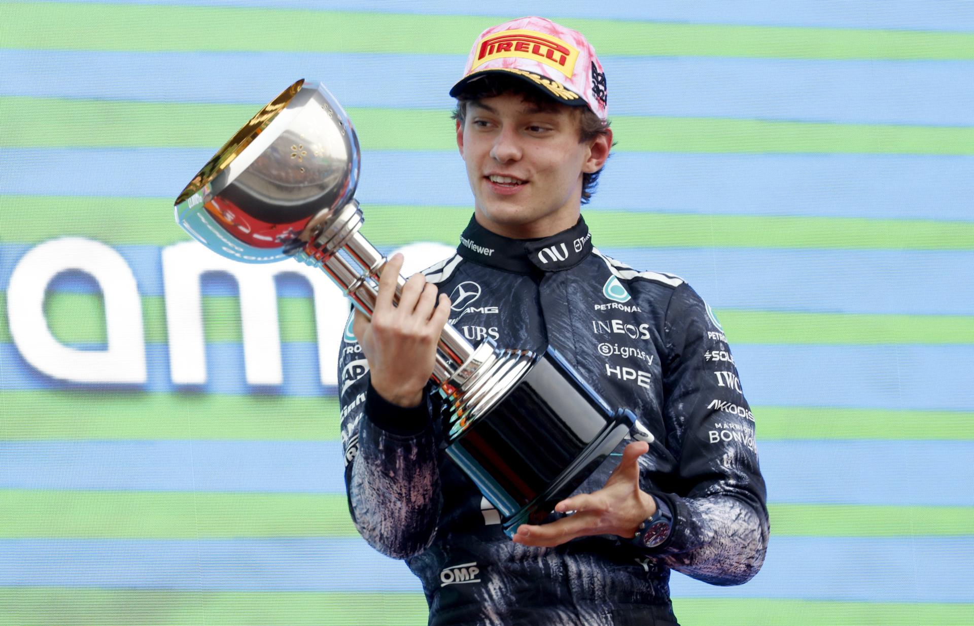 El piloto italiano de Mercedes Andrea Kimi Antonelli celebra en el podio tras ganar el Gran Premio de Japón de Fórmula 1 en el circuito del Circuito Internacional de Suzuka. EFE/EPA/FRANCK ROBICHON
 
//////////
 
SUZUKA (Japan), 29/03/2026.- Mercedes driver Andrea Kimi Antonelli of Italy celebrates on the podium after winning the Formula 1 Japanese Grand Prix at the Suzuka International Racing Course racetrack in Suzuka, Japan, 29 March 2026. (Fórmula Uno, Italia, Japón) EFE/EPA/FRANCK ROBICHON