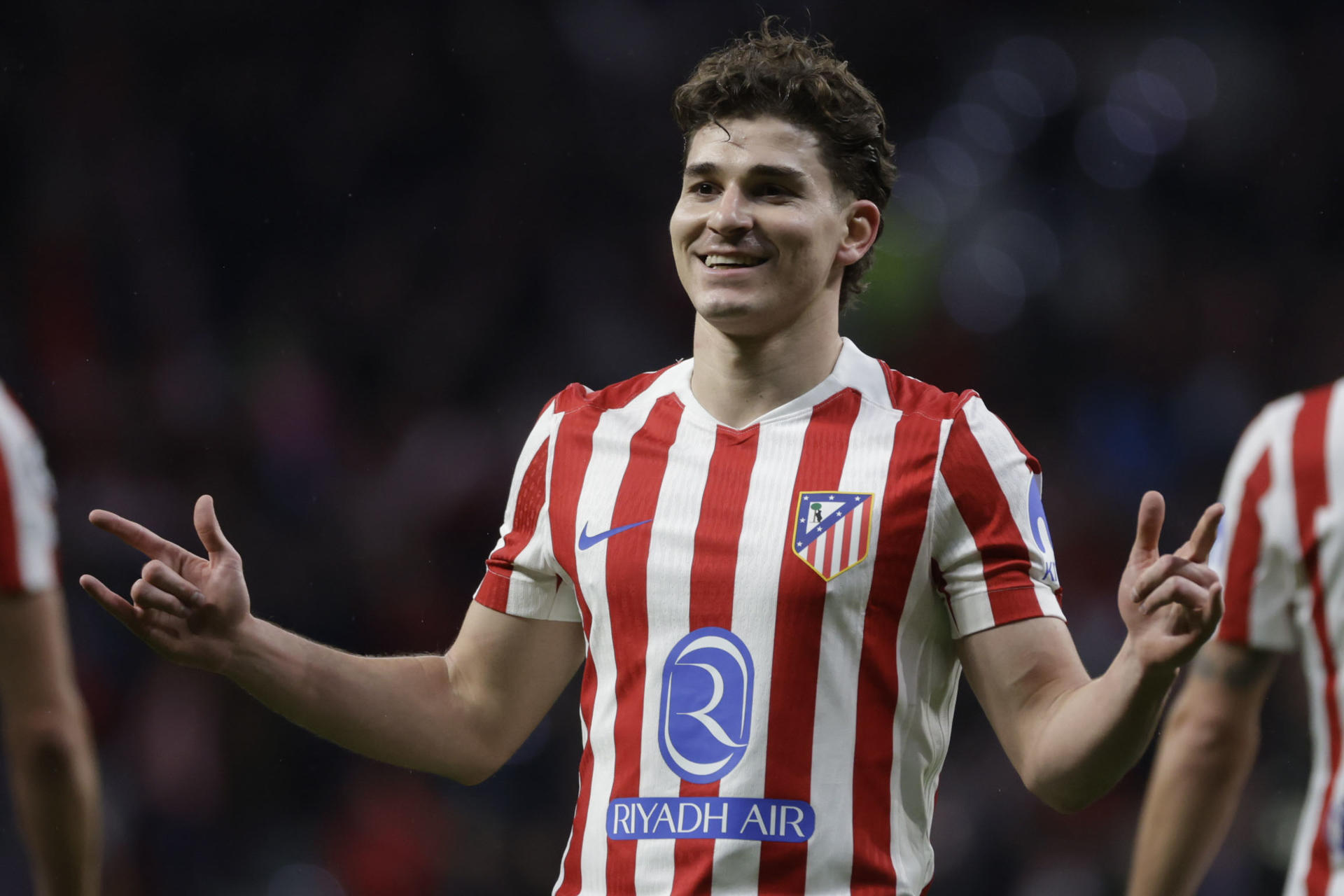 Julián Álvarez celebra el 3-0 del partido de ida ante el Tottenham. EFE/Juanjo Martín
