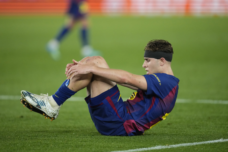 VIDEO Fermín López termina ensangrentado tras choque escandaloso