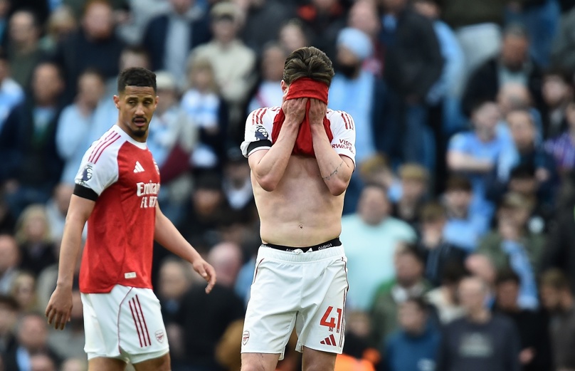 Arsenal vuelve a fallar y el Manchester City apesta a Campeón