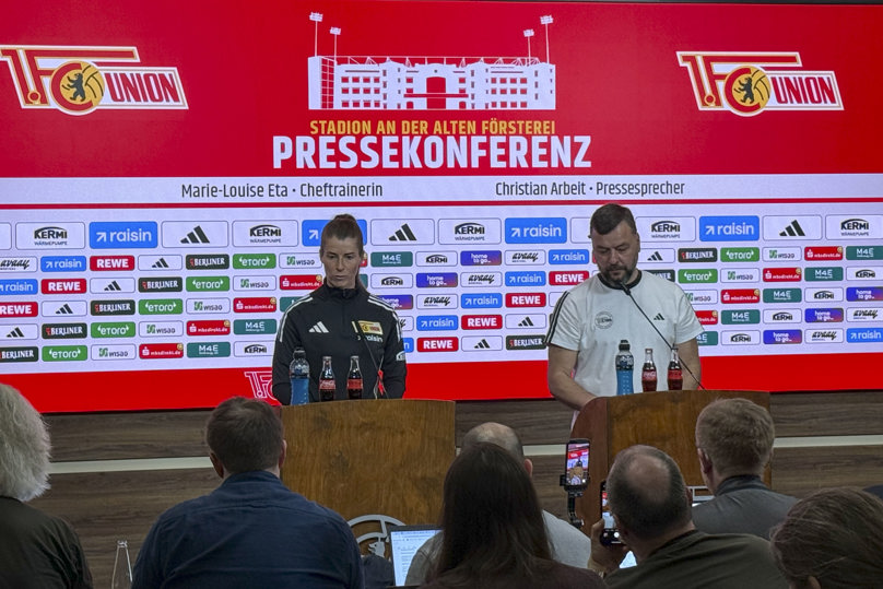 Marie-Louise Eta: "Mi cabeza está llena de fútbol y mucho trabajo