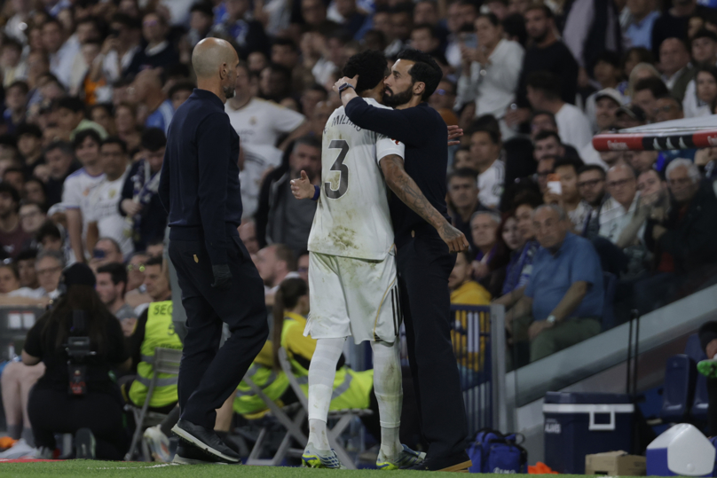 Alarma en el Real Madrid: Militão se retira lesionado ante el Alavés