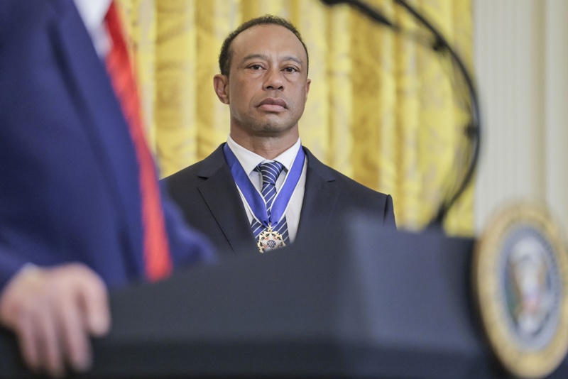 Tiger Woods admite que iba distraído: "Vi el celular y de repente..."