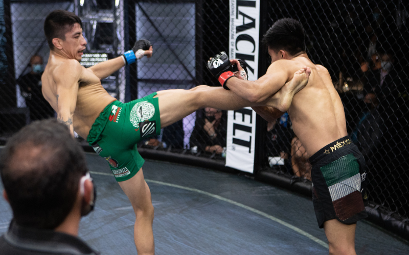Gianni Vázquez ante David Martínez en 2021. Foto: Combate Global
