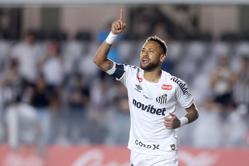 "Me dedicaré a jugar": Neymar pide perdón tras su tenso enfrentamiento