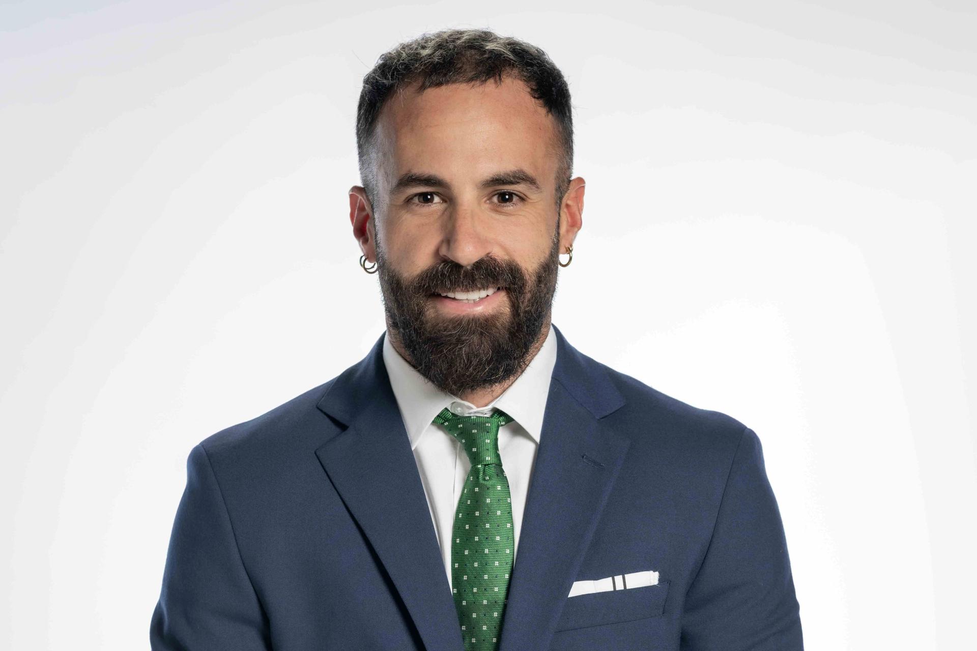 Fotografía cedida por Chemistry Agency que muestra al español nacionalizado mexicano Marc Crosas, exjugador del Barcelona y actual comentarista deportivo, posando para una fotografía. EFE/ Chemistry Agency / Solo uso editorial