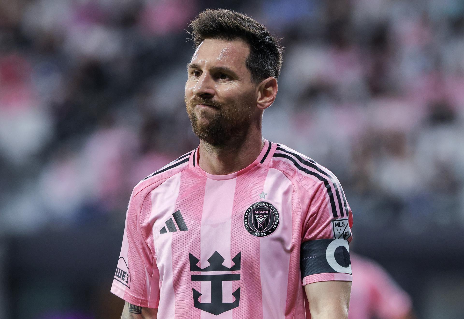 Lionel Messi, del Inter Miami, durante el juego ante el New England Revolution en el Nu Stadium en Miami. EFE/EPA/CRISTOBAL HERRERA-ULASHKEVICH