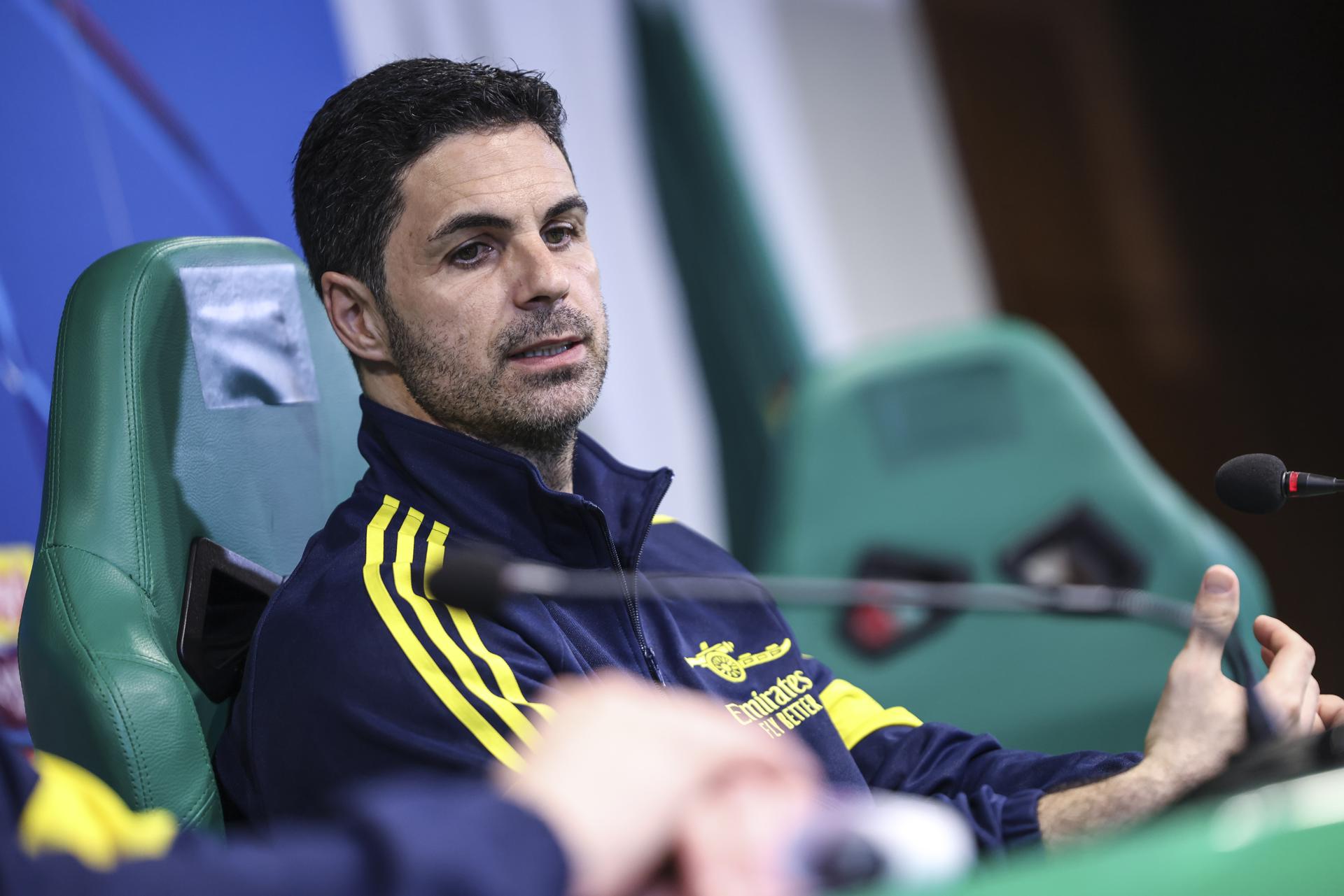 El entrenador del Arsenal, el español Mikel Arteta, durante la rueda de prensa de este lunes, previa al encuentro de ida de los cuartos de final de la Liga de Campeones que disputará este martes contra el Sporting en Lisboa. EFE/MIGUEL A. LOPES