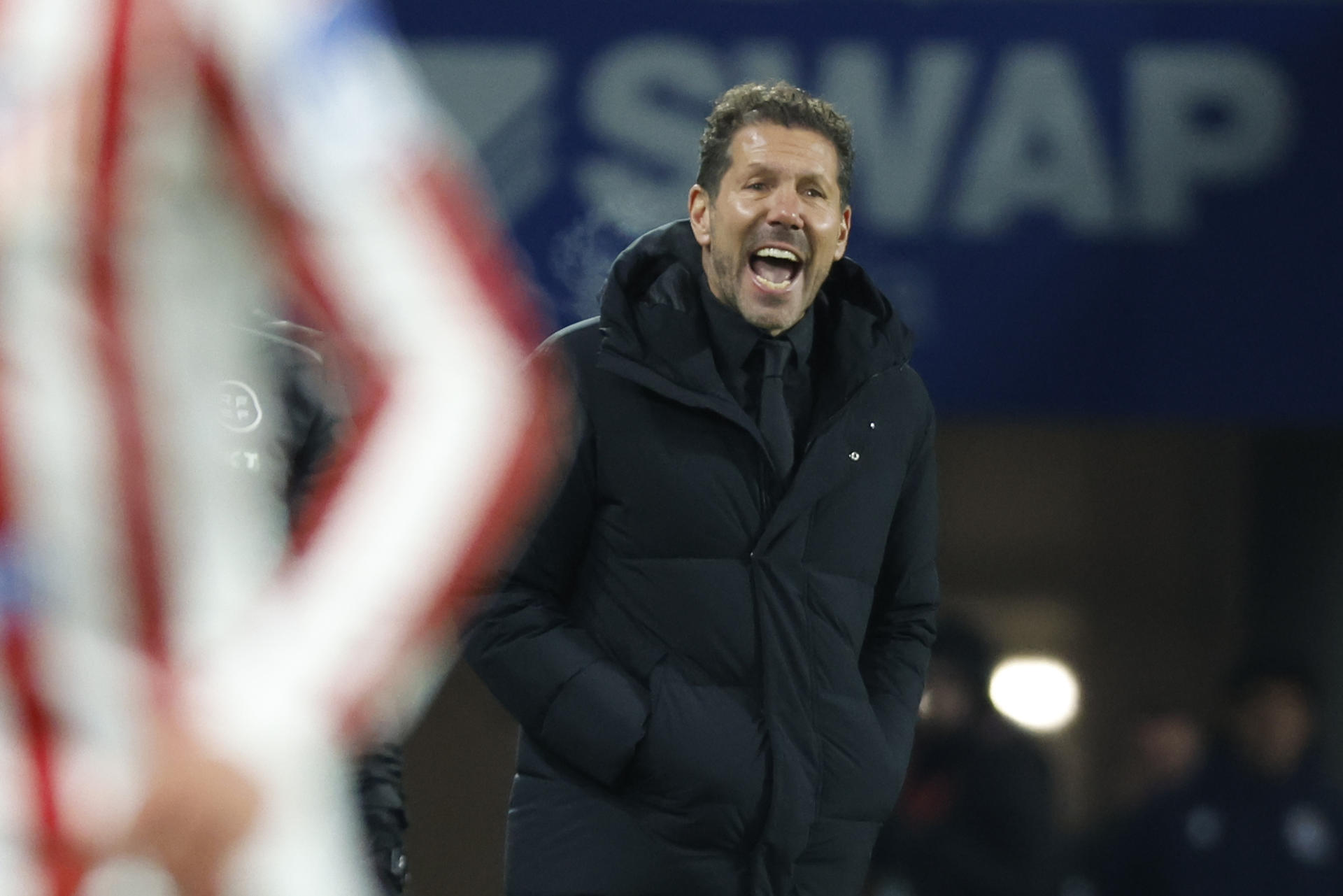 Simeone, durante un partido contra la Real Sociedad. EFE/Juan Herrero