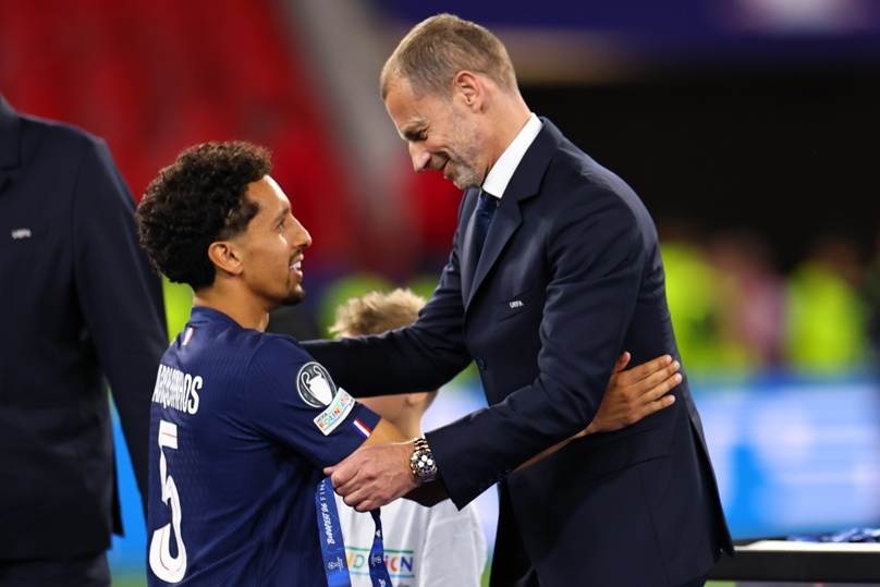 Aleksander Čeferin en la coronación del PSG en la Champions League