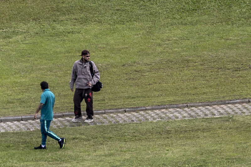 Neymar se pierde el primer entrenamiento y se somete a examen médico