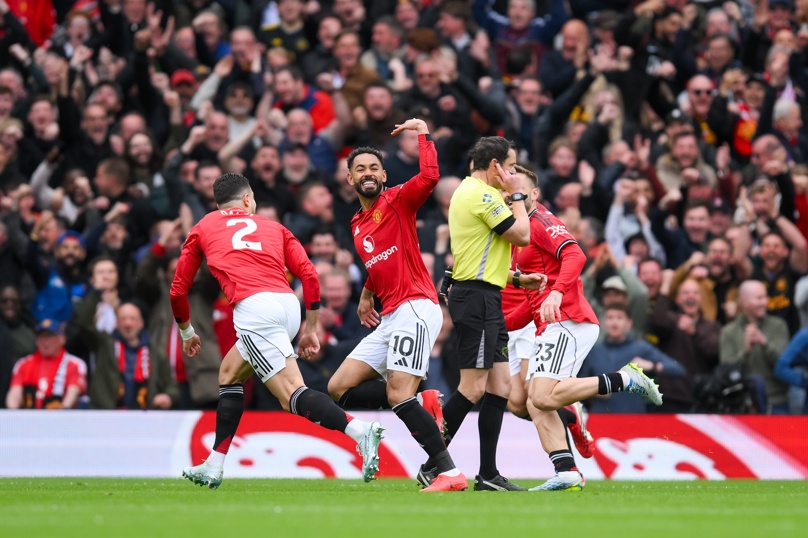 Manchester United gana el Clásico y asegura su lugar en Champions