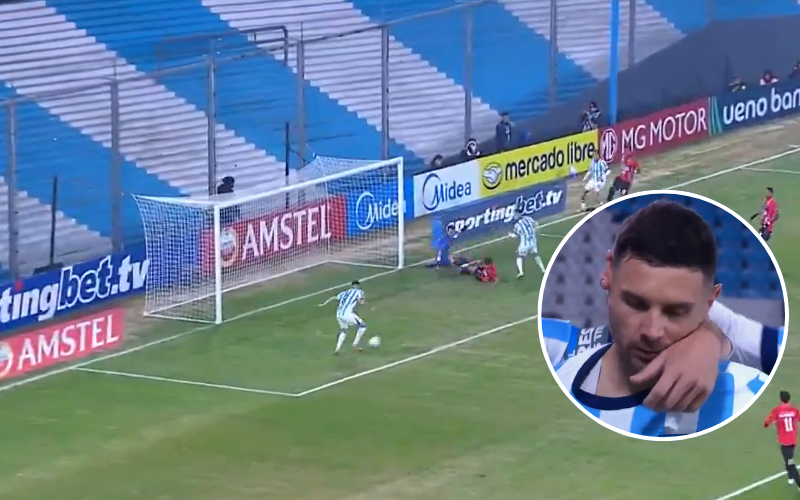 Insólito falló de Adrián Martínez en el partido entre Racing y Caracas en Copa Sudamericana. Captura de pantalla.