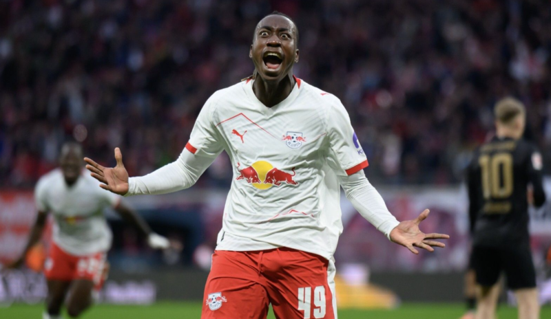 El jugador marfileño Yan Diomande festejando un gol con el RB Leipzig.