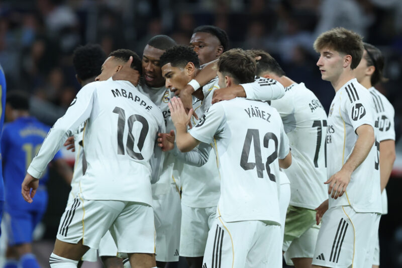 Triunfo amargo en el Bernabéu : Real Madrid cumple ante el Oviedo