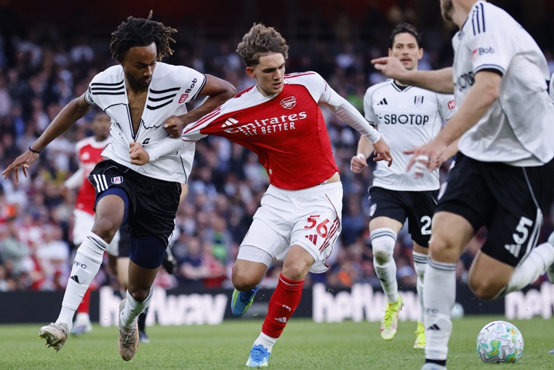 Saka y Gyökeres impulsan al Arsenal con goleada al Fulham