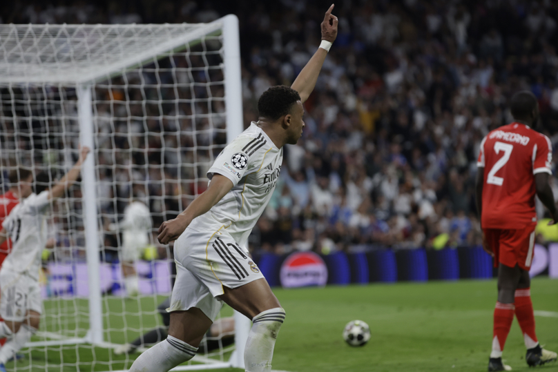 El delantero francés del Real Madrid, Kylian Mbappé, celebra su gol al Bayern Munich en foto de archivo de Juanjo Martín. EFE