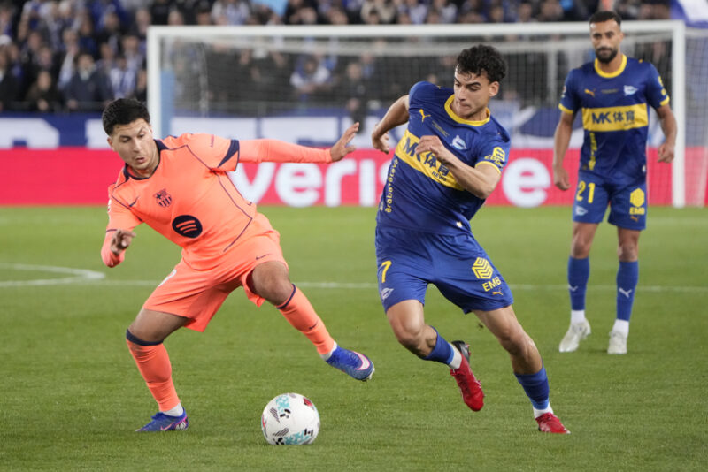El Alavés tumba al Barcelona campeón y acaricia la permanencia