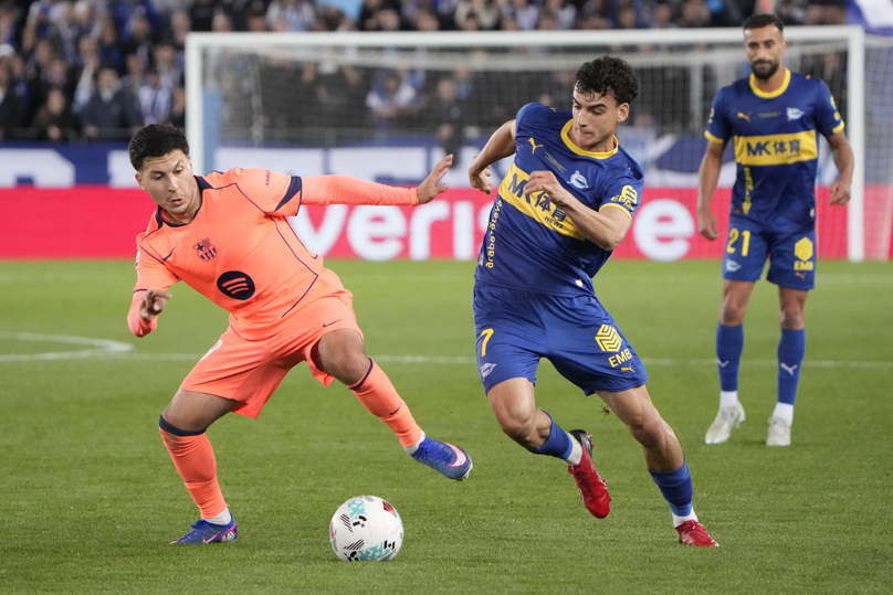 El Alavés tumba al Barcelona campeón y acaricia la permanencia