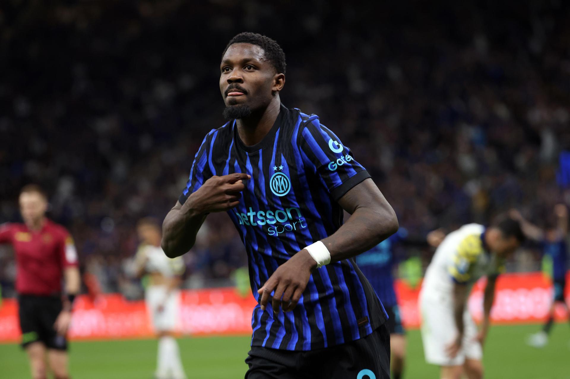 Inter de Milán Campeón: El equipo de Chivu conquista su Liga 21 El jugador del Inter Milan Marcus Thuram celebra el 1-0 durante el aprtido de la Serie A que han jugado Inter Milan y Parma Calcio en Milan, Italia. EFE/EPA/MATTEO BAZZI