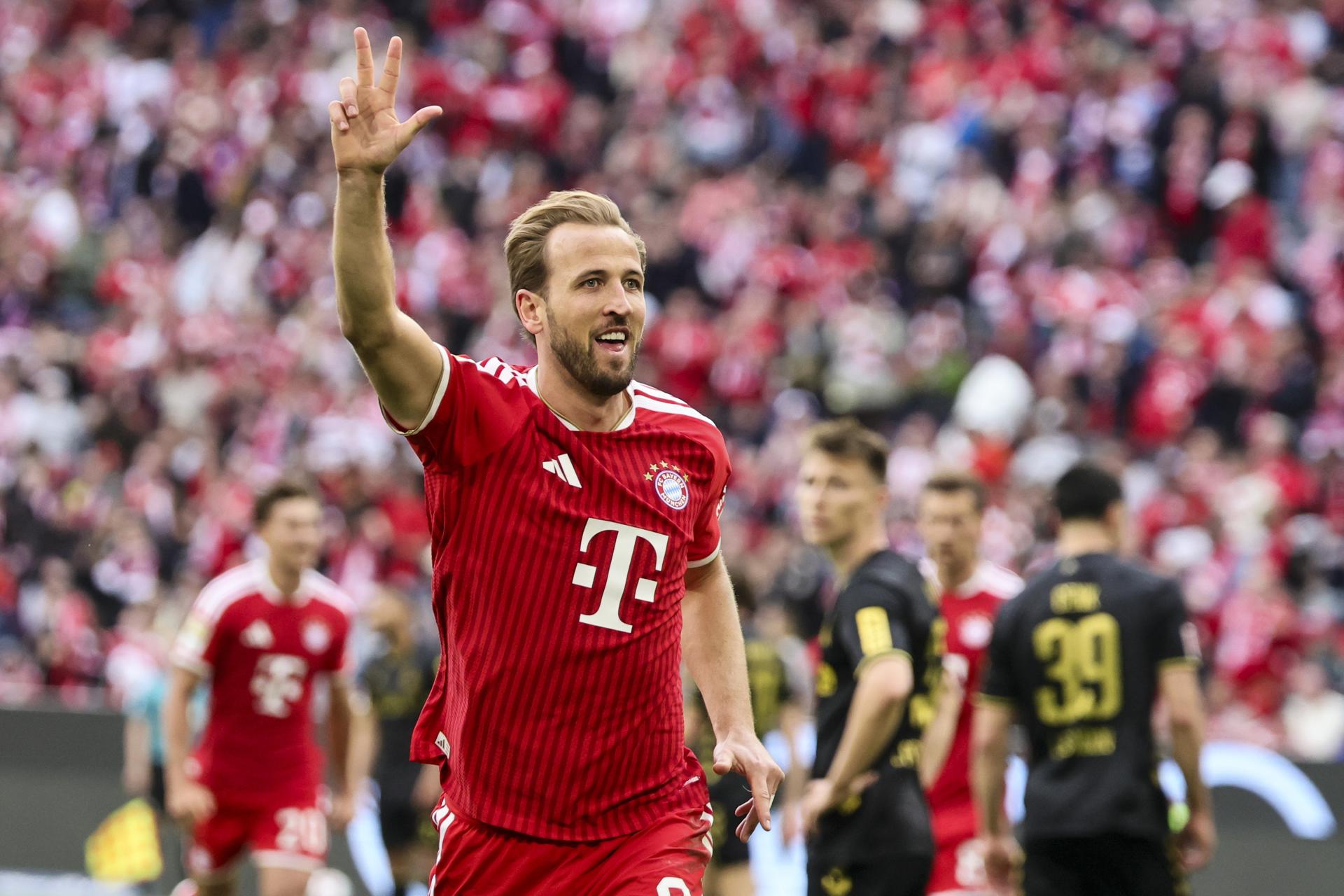 El delantero del Bayern Harry Kane celebra el 4-1 durante el partido de la Bundesliga que j¡han jugado Bayern Munich y 1. FC Cologne en Múnich, Alemania. EFE/EPA/RONALD WITTEK