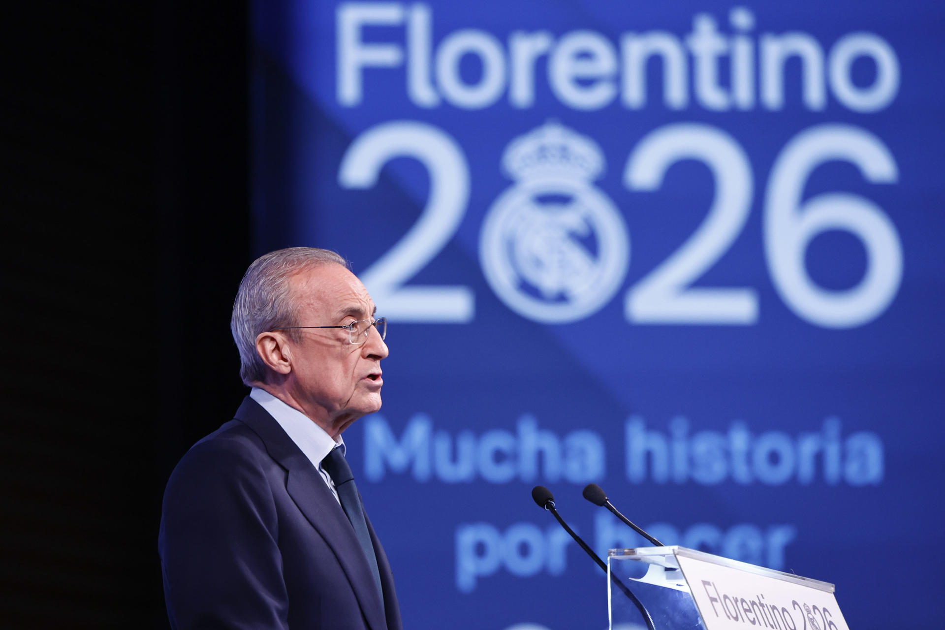 El presidente del Real Madrid, Florentino Pérez, interviene durante la presentación de su candidatura a las elecciones del club, bajo el lema "Mucha historia por hacer", este miércoles en Madrid. EFE/Sergio Pérez