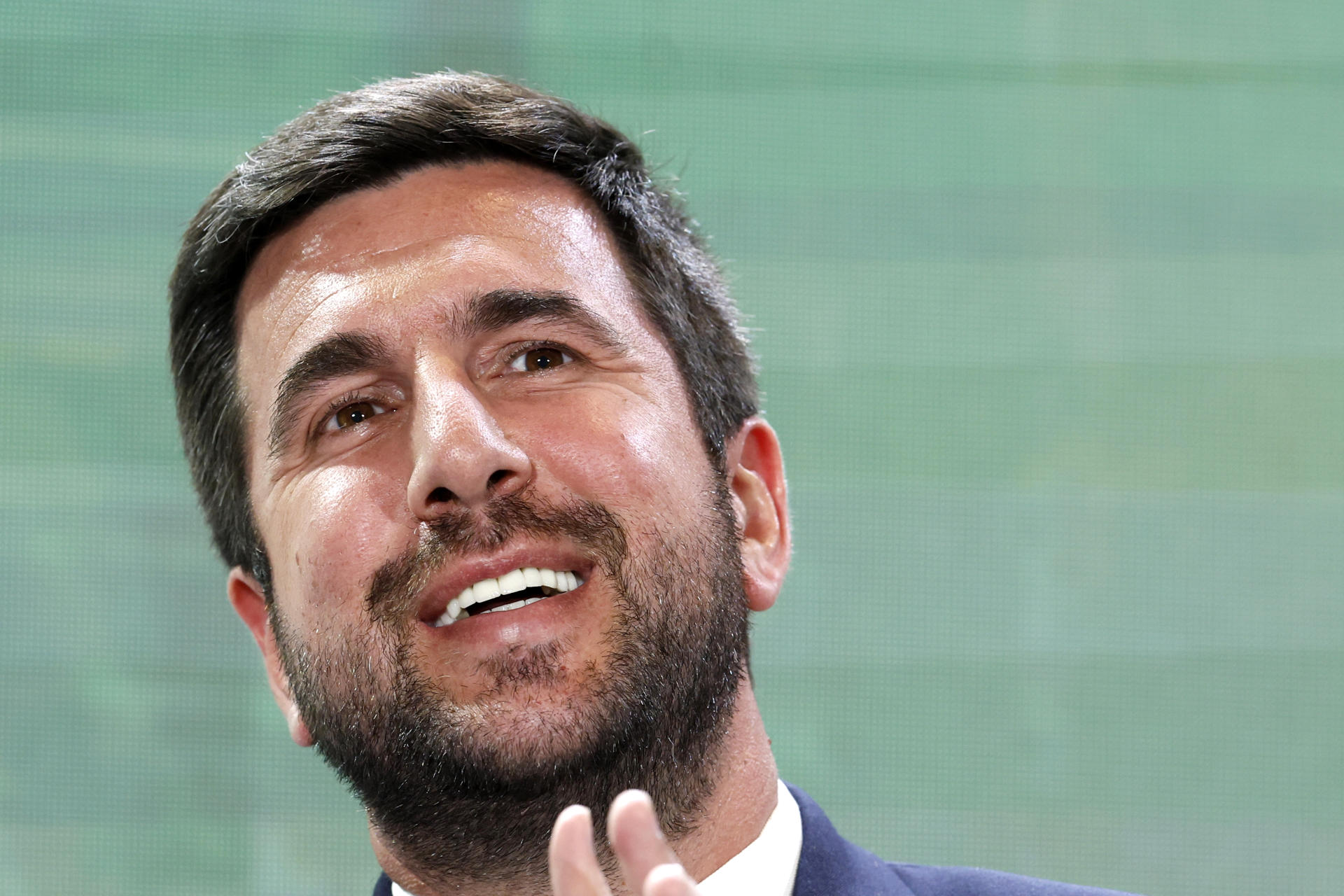 El fundador y presidente ejecutivo de Grupo Cox, Enrique Riquelme, habla durante un foro este miércoles, en Ciudad de México (México). EFE/Sáshenka Gutiérrez