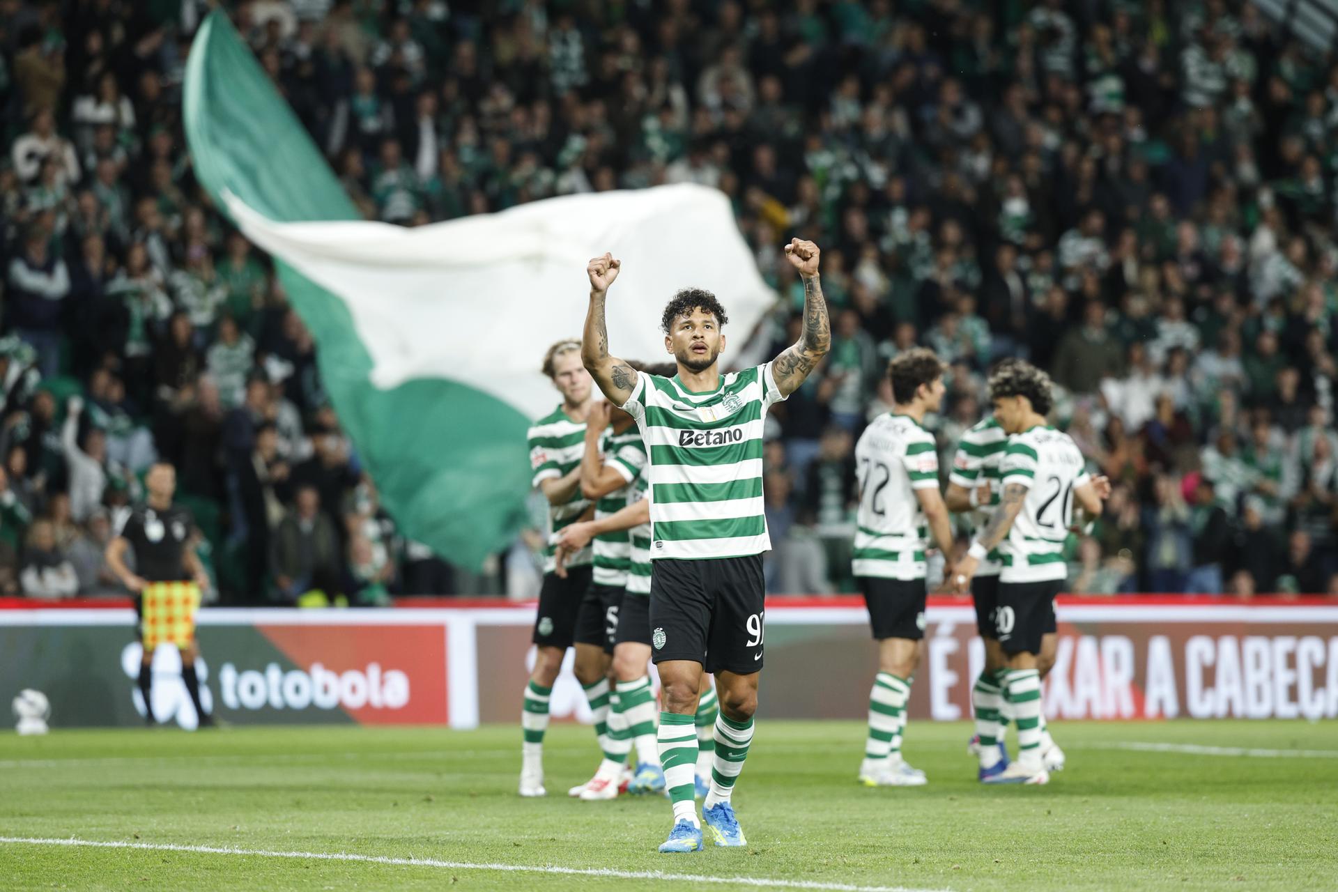 TOP 10 jugadores que pueden disparar su precio en el Mundial 2026 Luis Suárez (C), del Sporting, celebra el 2-0 durante el partido de fútbol de la Primera División portuguesa contra el Gil Vicente en Lisboa. EFE/EPA/ANTONIO PEDRO SANTOS