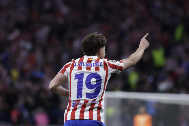 El Atlético responde a la oferta del Madrid por Julián Álvarez Julián Alvarez, en una foto de archivo. EFE/Juanjo Martín