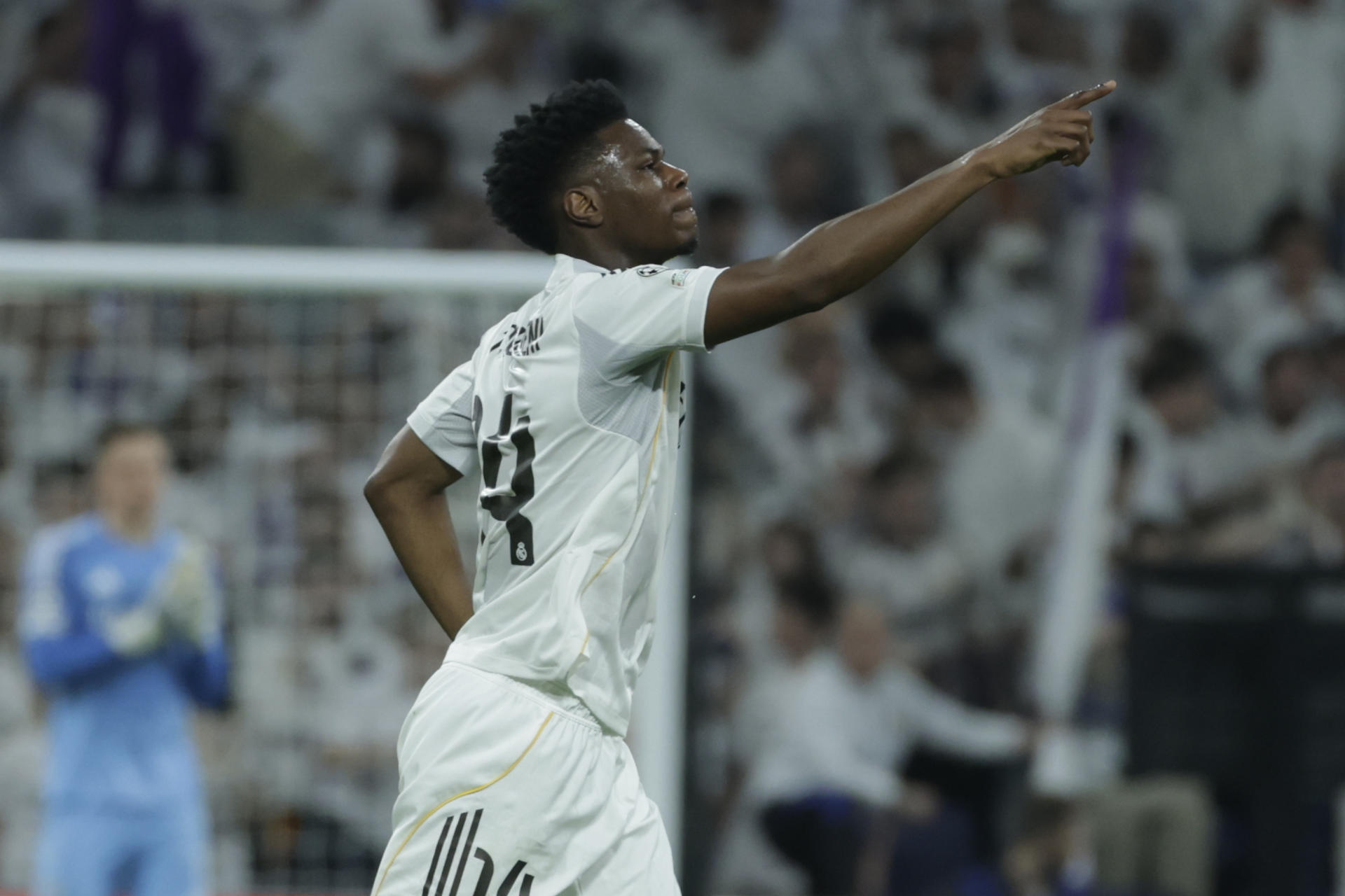 El centrocampista del Real Madrid Aurélien Tchouaméni en el estadio Santiago Bernabéu en foto de archivo de Juanjo Martín. EFE
