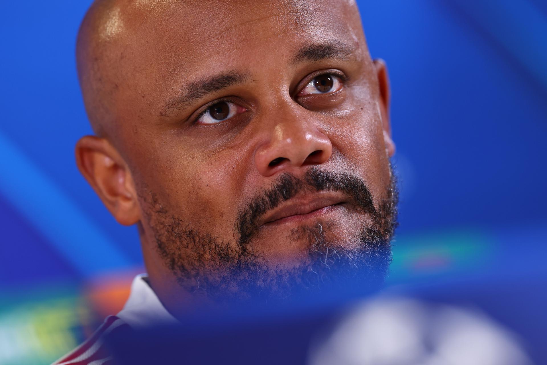 -El entrenador del Bayern, Vincent Kompany, en vísperas del partido de vuelta de la Champions que juegan Bayern y PSg en Múnich, Alemania. EFE/EPA/ANNA SZILAGYI