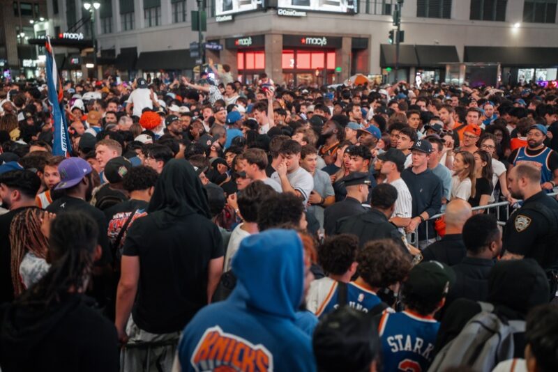 La fiebre por los Knicks rompe récords: boletos hasta 180 mil dólares La fiebre por los Knicks dispara boletos para el Juego 3