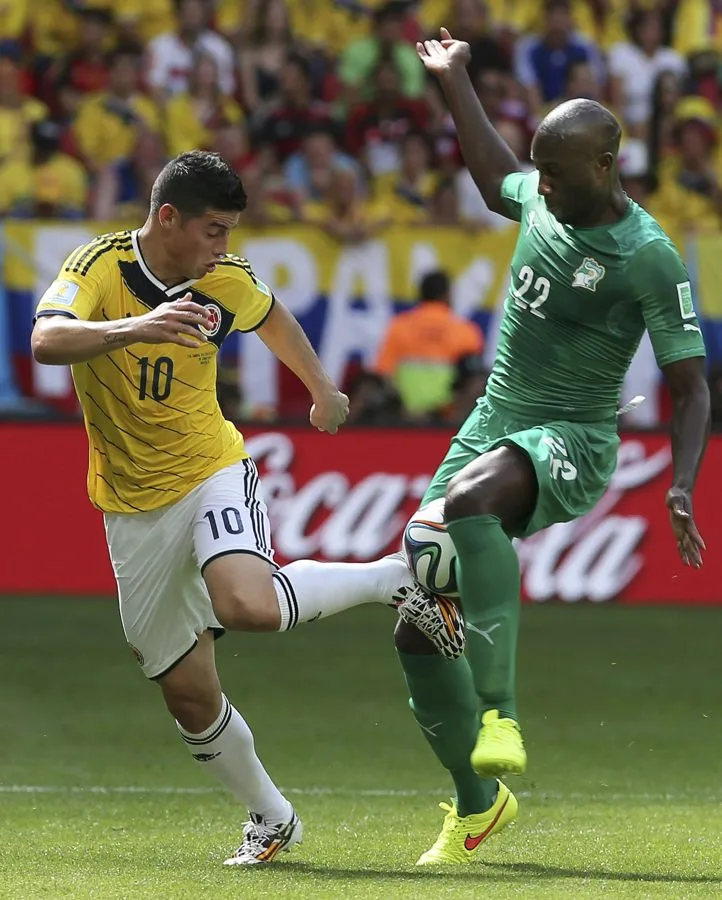 James Rodríguez y el gol que le abrió una puerta gigante en Europa James Rodríguez disputando un balón ante Costa de Marfil. Foto: EFE