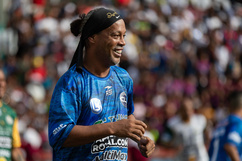 ¡Regresa la magia! Ronaldinho volverá a las canchas en Italia