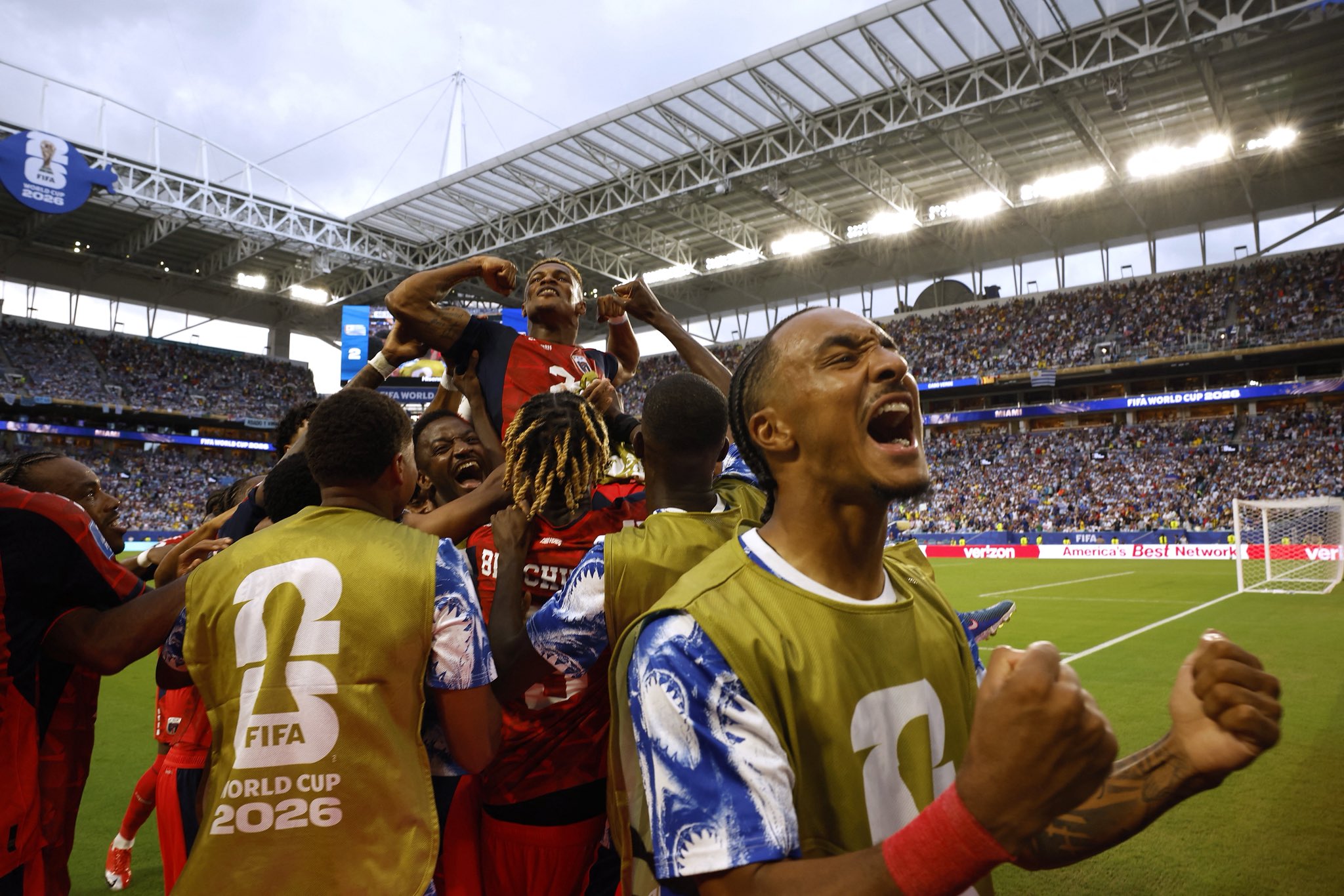 Uruguay empata 2-2 en un duelo de ida y vuelta ante Cabo Verde